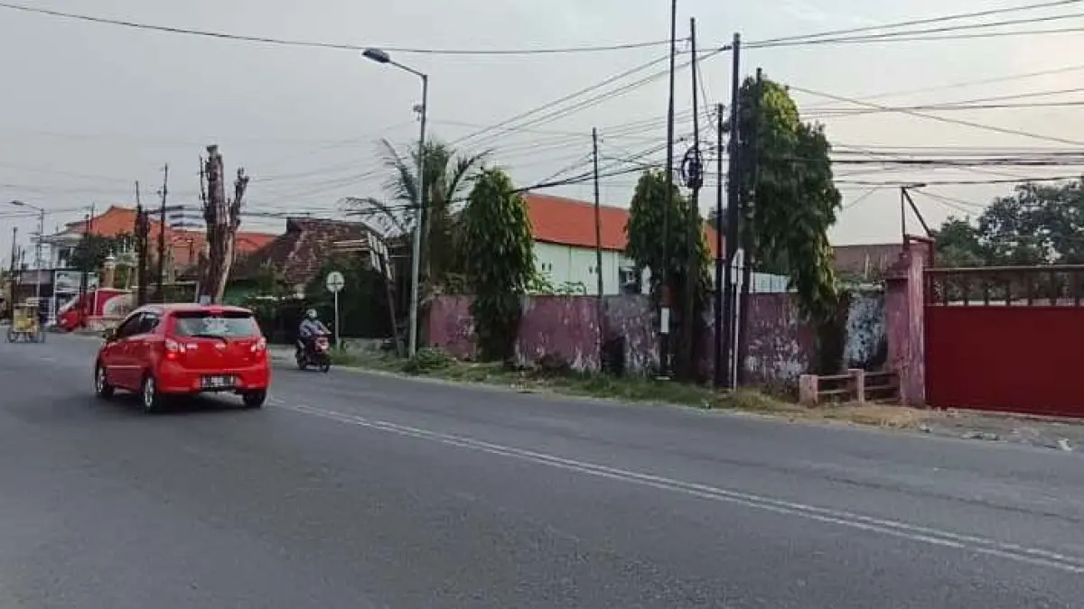 DIAWASI: Ruas Jalan RA Basuni, Kecamatan Sooko, Kabupaten Mojokerto kerap menjadi salah satu titik yang rawan dijadikan ajang balap liar saat malam hari. (Rizal JPRM)