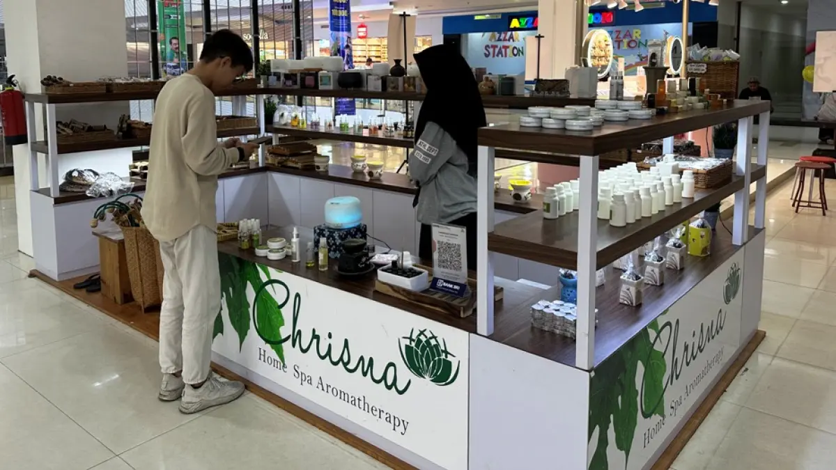 LENGKAP: Chrisna Aromatherapy Home Spa Aromatheraphy menyediakan beragam produk aromaterapi dan perawatan tubuh berbahan alami.