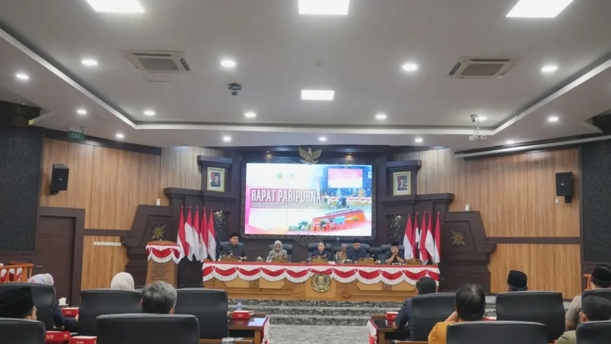 PERENCANAAN KEUANGAN DAERAH: Rapat Paripurna Penjelasan Wali Kota Mojokerto atas Rancangan KUA-PPAS Tahun Anggaran 2027 di Gedung DPRD Kota Mojokerto, Senin (27/7). (dok Pemkot Mojokerto for JPRM)