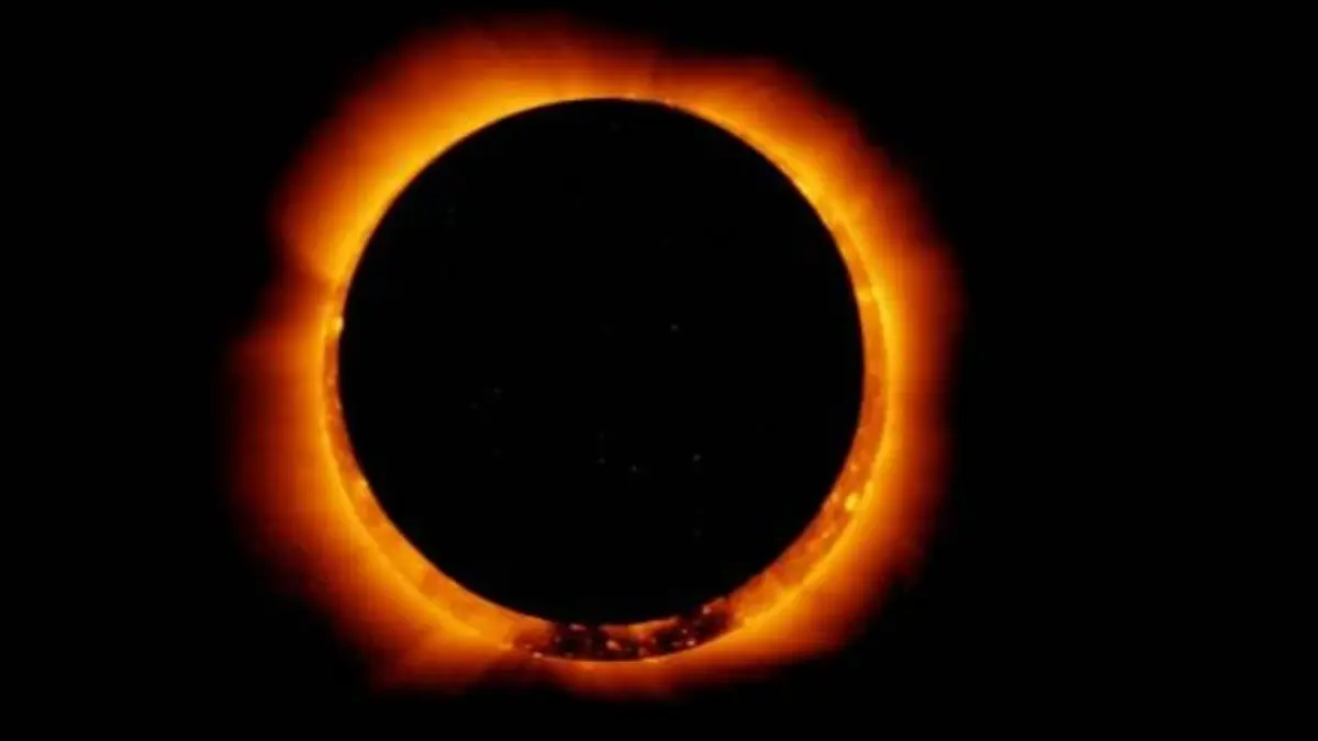 Bayangan Bulan menutupi Matahari, menampakkan korona bercahaya di langit Eropa saat Gerhana Matahari Total 12 Agustus 2026.