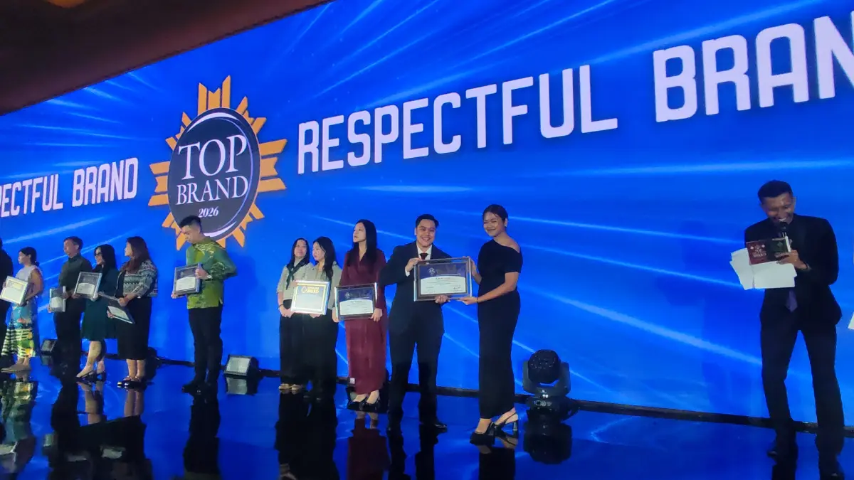 Priscilla Fabiola, Head of Brand PT Lautan Natural Krimerindo menerima Top BRand Awards 2026 untuk FiberCreme.