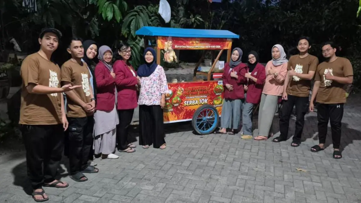 Kelompok 40 Kuliah Kerja Nyata (KKN) Universitas Muhammadiyah Surabaya melaksanakan program pemberdayaan masyarakat di Griya Permata Meri RT 04/RW 05, Kelurahan Meri, Kota Mojokerto, selama satu bulan, mulai 6 Juli hingga 6 Agustus 2026.