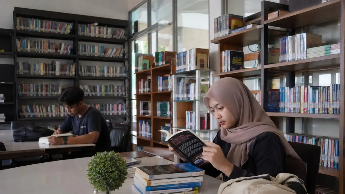 Mojokerto memiliki sejumlah perpustakaan dan kafe yang dapat menjadi pilihan bagi masyarakat untuk menikmati waktu membaca maupun belajar.