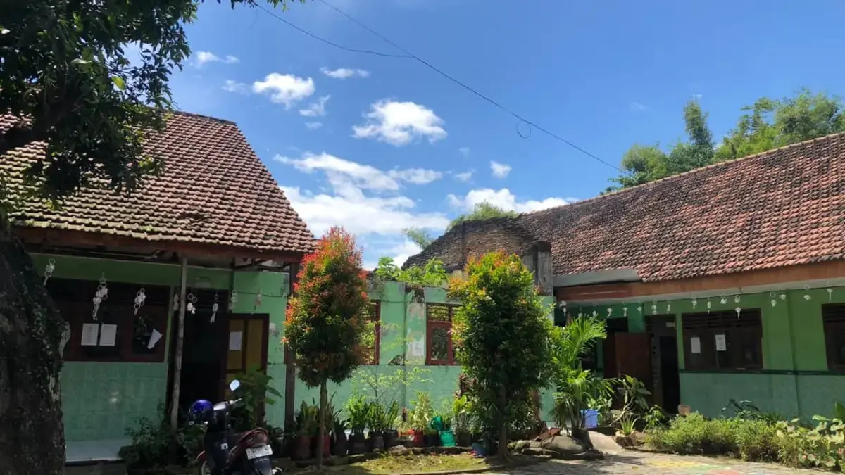 TERVERIFIKASI: SDN Sambilawang, Kecamatan Dlanggu menjadi salah satu lembaga sasaran program revitalisasi dari Kemendikdasmen di Kabupaten Mojokerto. (Indah JPRM)