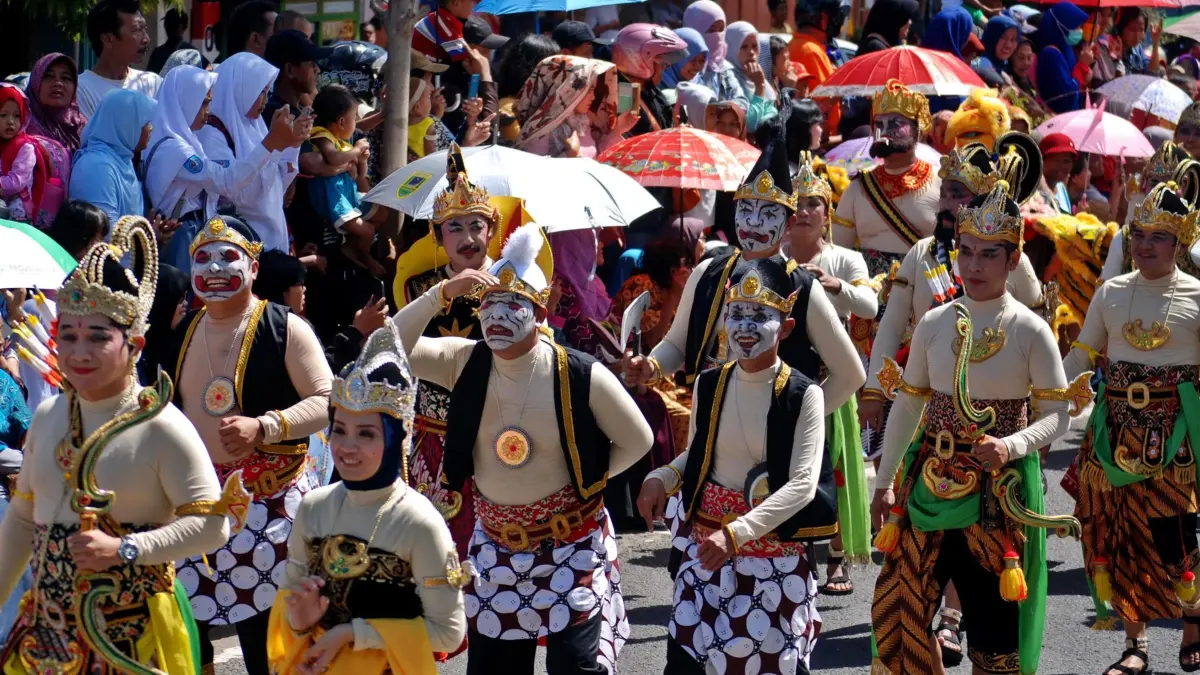 Bingung pilih kostum karnaval 17 Agustus? Simak ide kostum yang kreatif, unik, dan murah untuk memeriahkan HUT RI ke-81!
