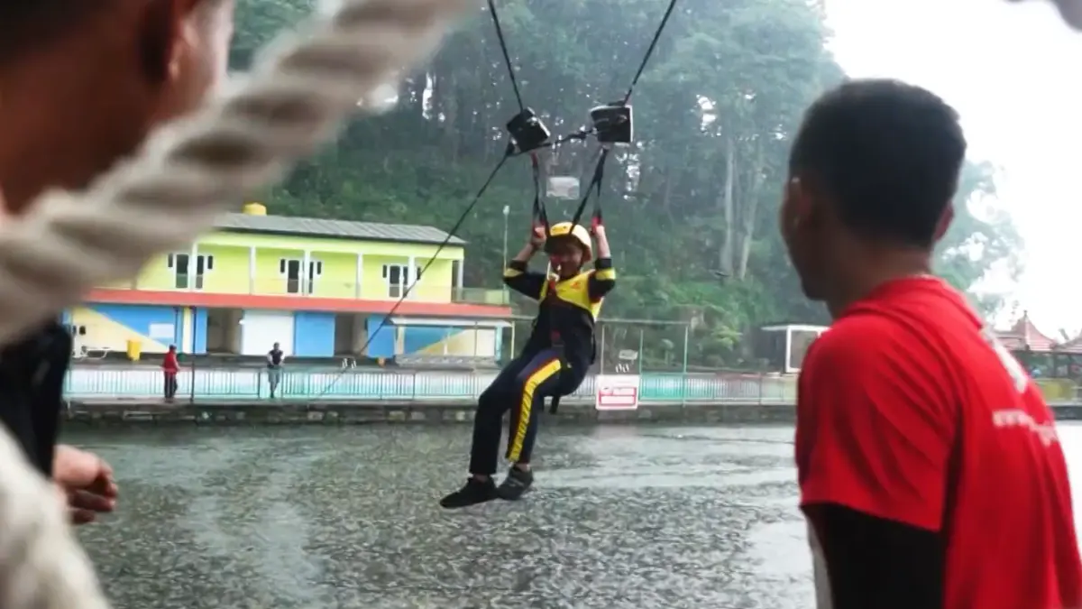 Permainan anak-anak hingga dewasa di Ubalan Waterpark Pacet
