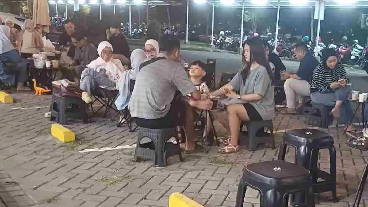 SANTAI: Suasana tempat nongkrong di Semeru Hub yang nyaman untuk berkumpul bersama teman, relasi, maupun keluarga.