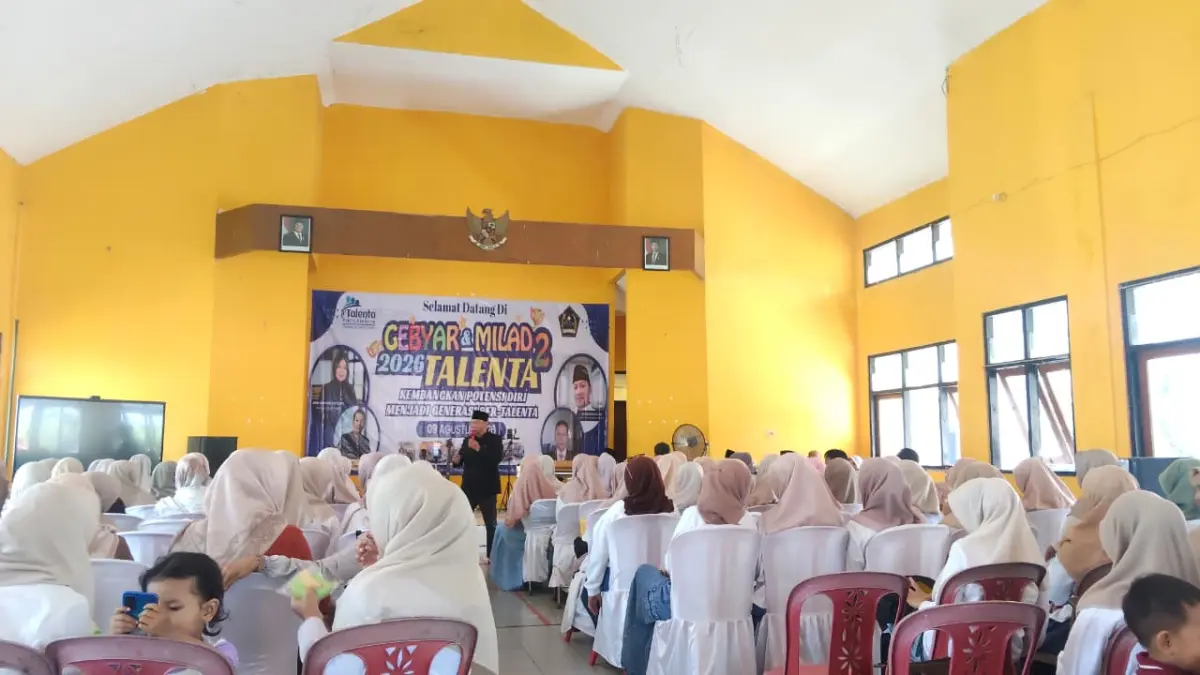 BERSEMANGAT: Para peserta kelas public speaking Talenta antusiasme mengikuti kegiatan Milad ke-2, Minggu (9/8). (Indah JPRM)