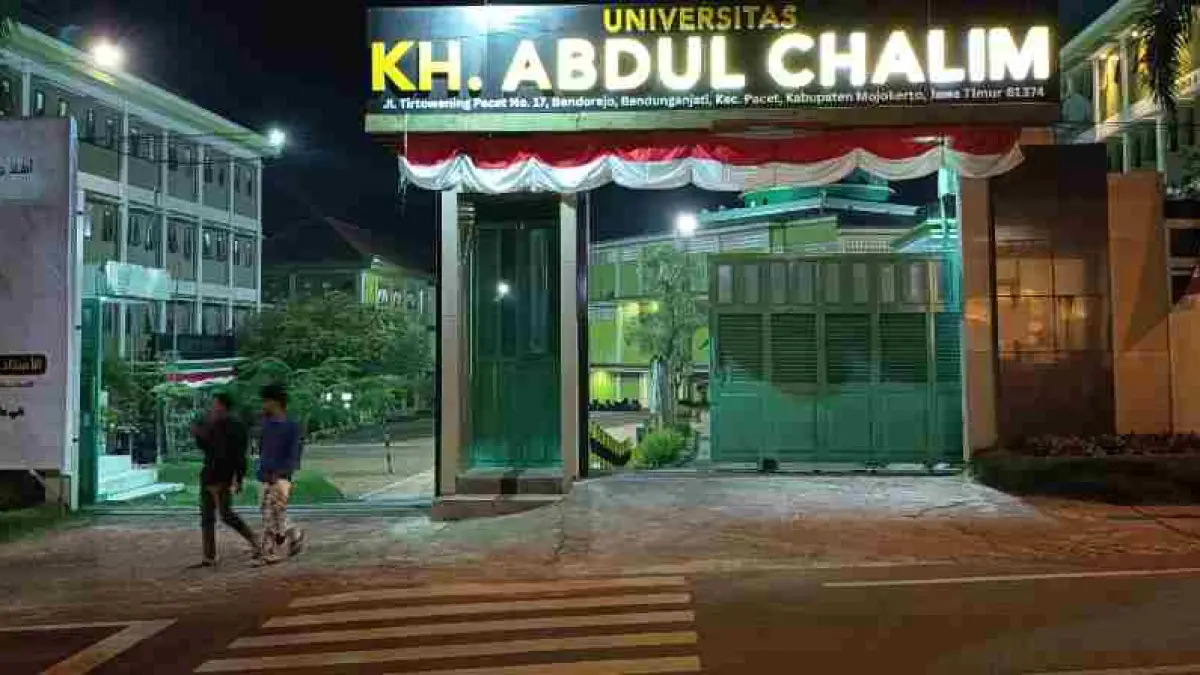 PERGURUAN TINGGI: Suasana Universitas KH Abdul Chalim di Desa Bendunganjati, Kecamatan Pacet, Kabupaten Mojokerto, usai mengalami peristiwa pencurian, Minggu (9/8). (Rizal JPRM) 