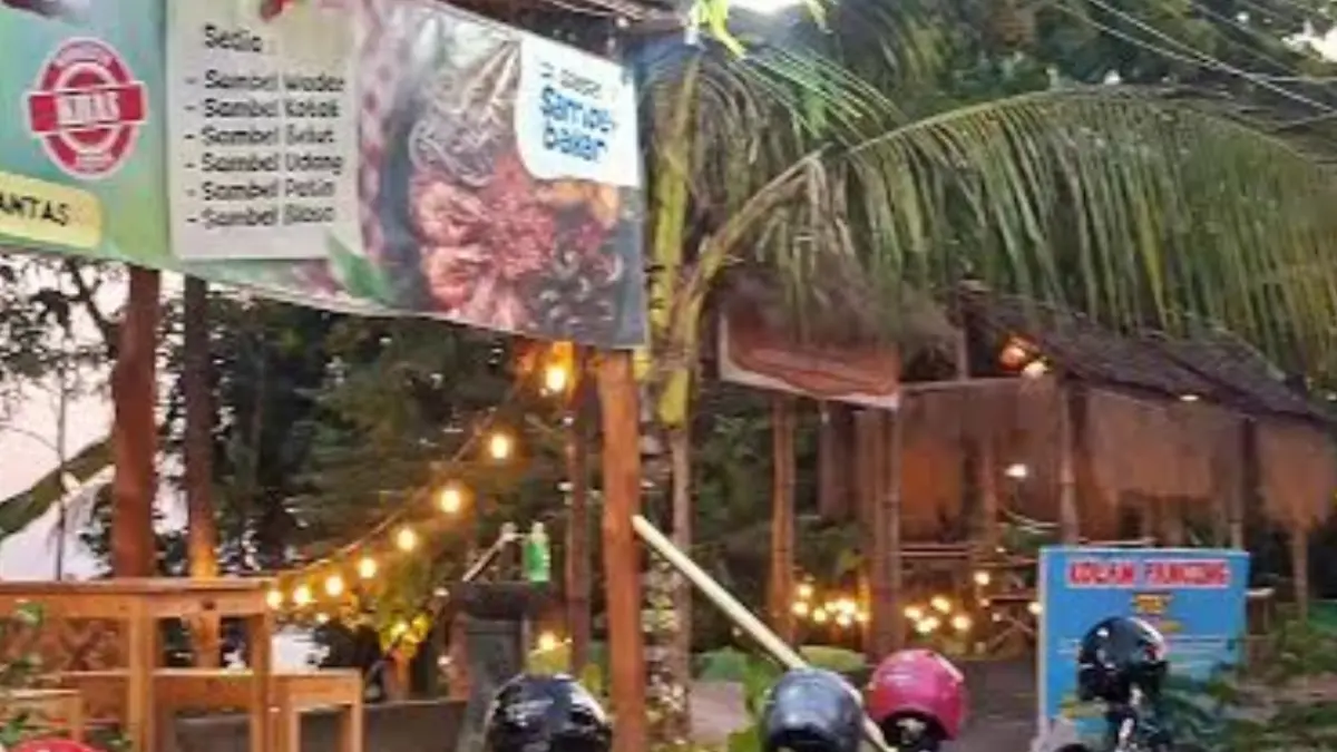 Nikmati sambel wader pedas di tepi Sungai Brantas, hanya di Warung JTB Mlirip.
