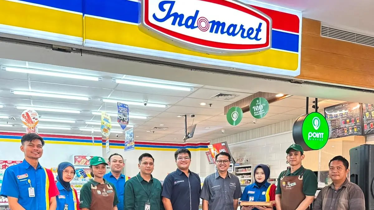 SINERGI: Karyawan Indomaret, Point Coffee, dan perwakilan dari Sunrise Mall Mojokerto.