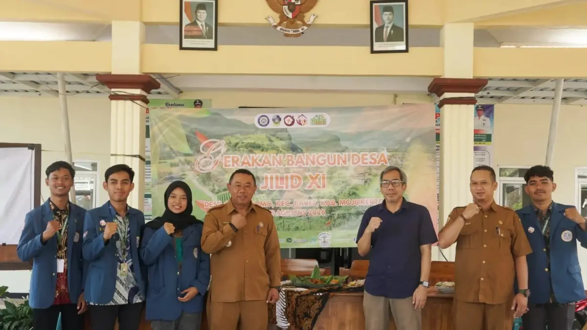 BANGUN DESA: Pembukaan kegiatan pengabdian mahasiswa Unair melalui program Gerdes di Desa Cepokolimo, Kecamatan Pacet, Senin (3/8).