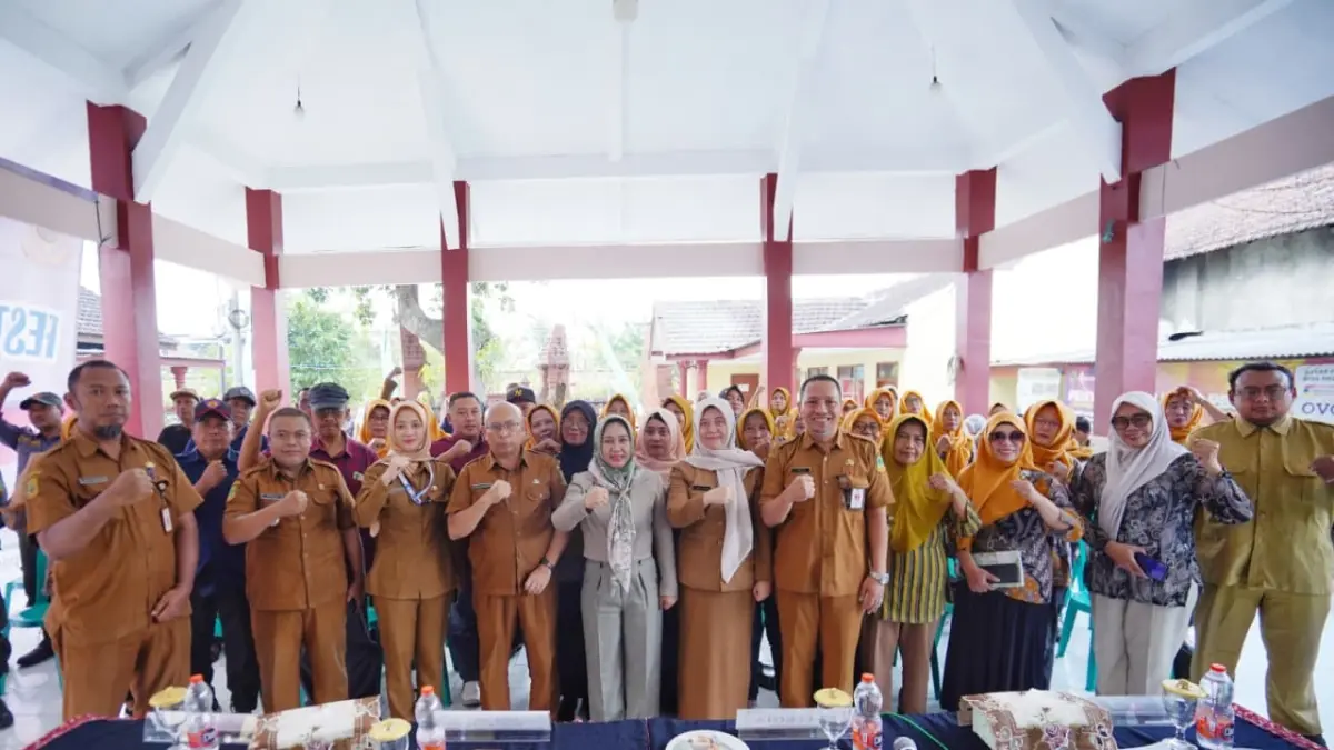 TINGKATKAN AKURASI DATA: Wali Kota Mojokerto Ika Puspitasari melaksanakan kegiatan Evaluasi IKD dan Perlinsos bertema Optimalisasi Data IKD dan Perlinsos untuk Mewujudkan Kesejahteraan Masyarakat di Kelurahan/Kecamatan Prajurit Kulon, Selasa (11/8). (dok Pemkot Mojokerto for JPRM)