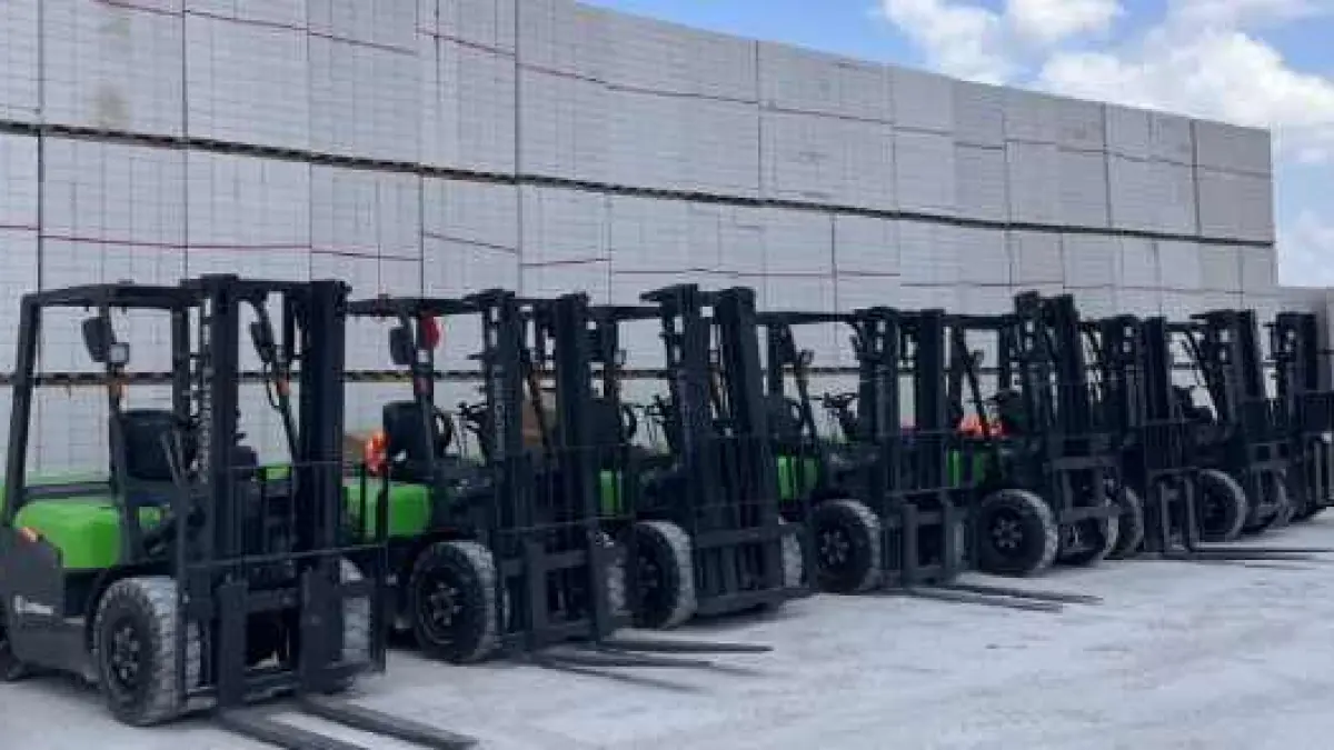 PT Superior Prima Sukses Tbk (BLES), produsen bata ringan dengan merek Blesscon dan Superiore Block, mulai mengoperasikan 43 unit forklift listrik (electric forklift) di seluruh fasilitas produksi bata ringan yang tersebar di lima lokasi di Jawa Timur dan Jawa Tengah.&nbsp;