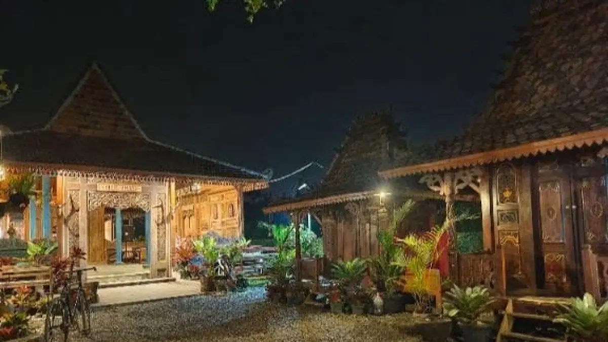 Bukan hanya tempat Glamping dan Camping, kini Gubug Marawati juga tersedia kuliner masakan tradisional berkonsep prasmanan yang ramah di kantong.