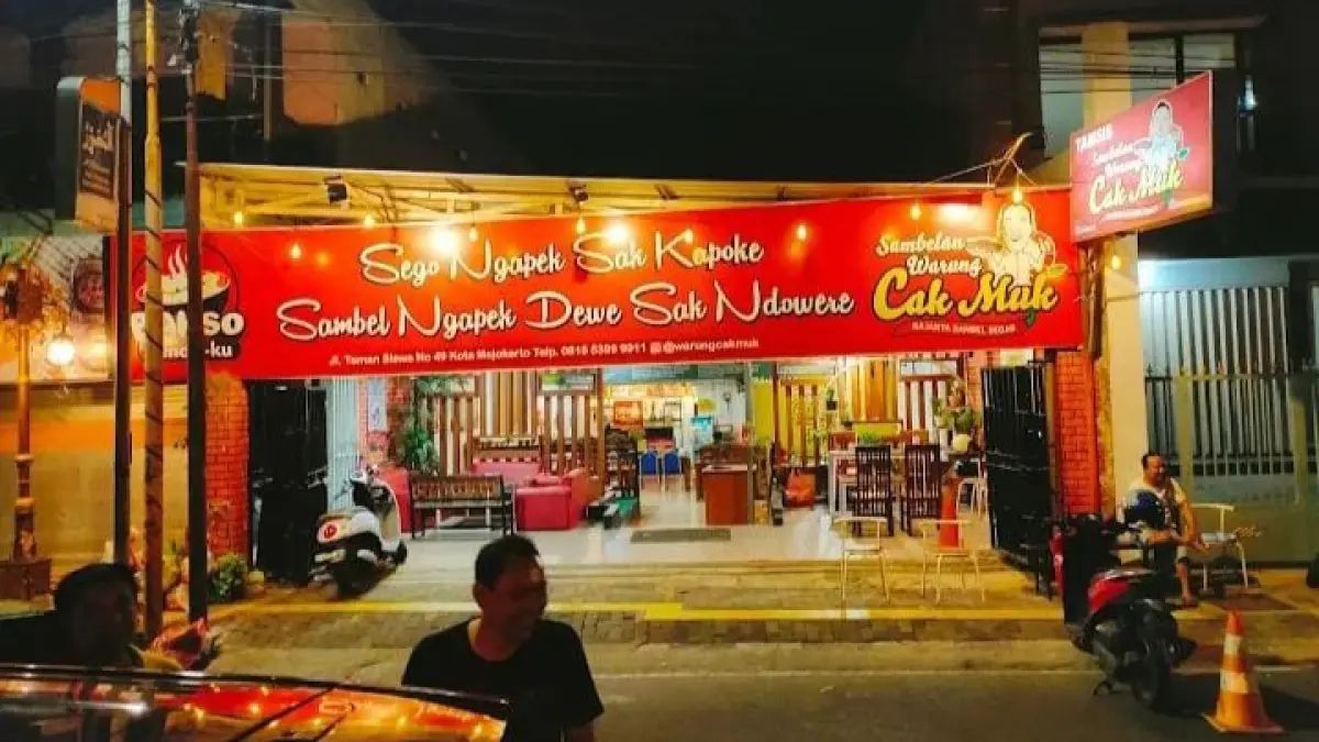 Warung makan yang menyediakan sambel segar, cocok bagi para pecinta pedas