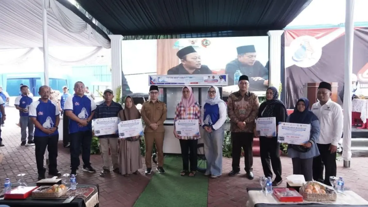 MOTIVASI: Bupati Mojokerto Dr H Muhammad Albarraa, Lc, M.Hum, memberikan sambutan Peringatan Hari Jadi ke-45 Perumdam Mojopahit Kabupaten Mojokerto.