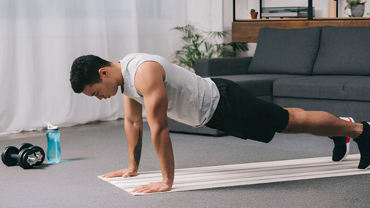 Tak perlu ke gym! Simak 7 olahraga sederhana yang bisa dilakukan di rumah dalam 20–30 menit untuk membantu tubuh tetap aktif dan bugar.
