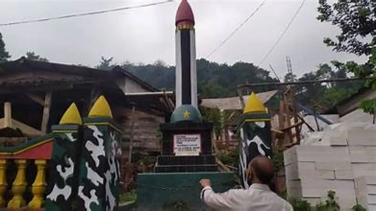 Monumen Tugu Peluru yang ada di Desa Gumeng