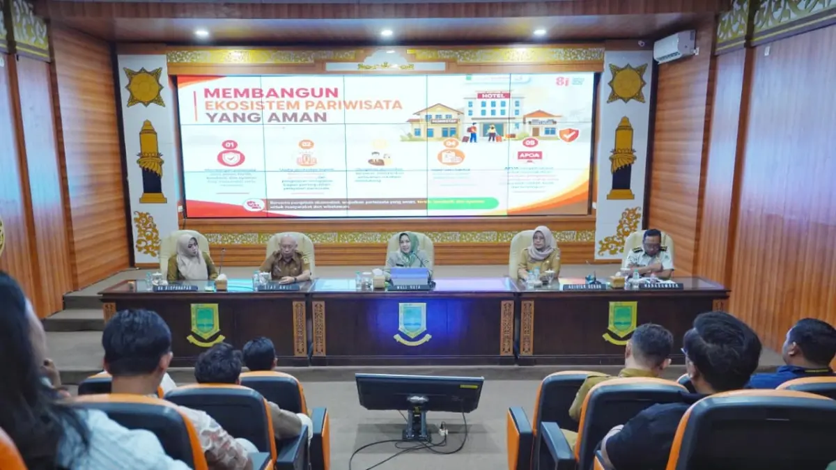 KOLABORASI: Kegiatan sosialisasi Aplikasi Pelaporan Orang Asing (APOA) di Ruang Command Center, Balai Kota Mojokerto, Selasa (11/8). (dok Pemkot Mojokerto for JPRM)