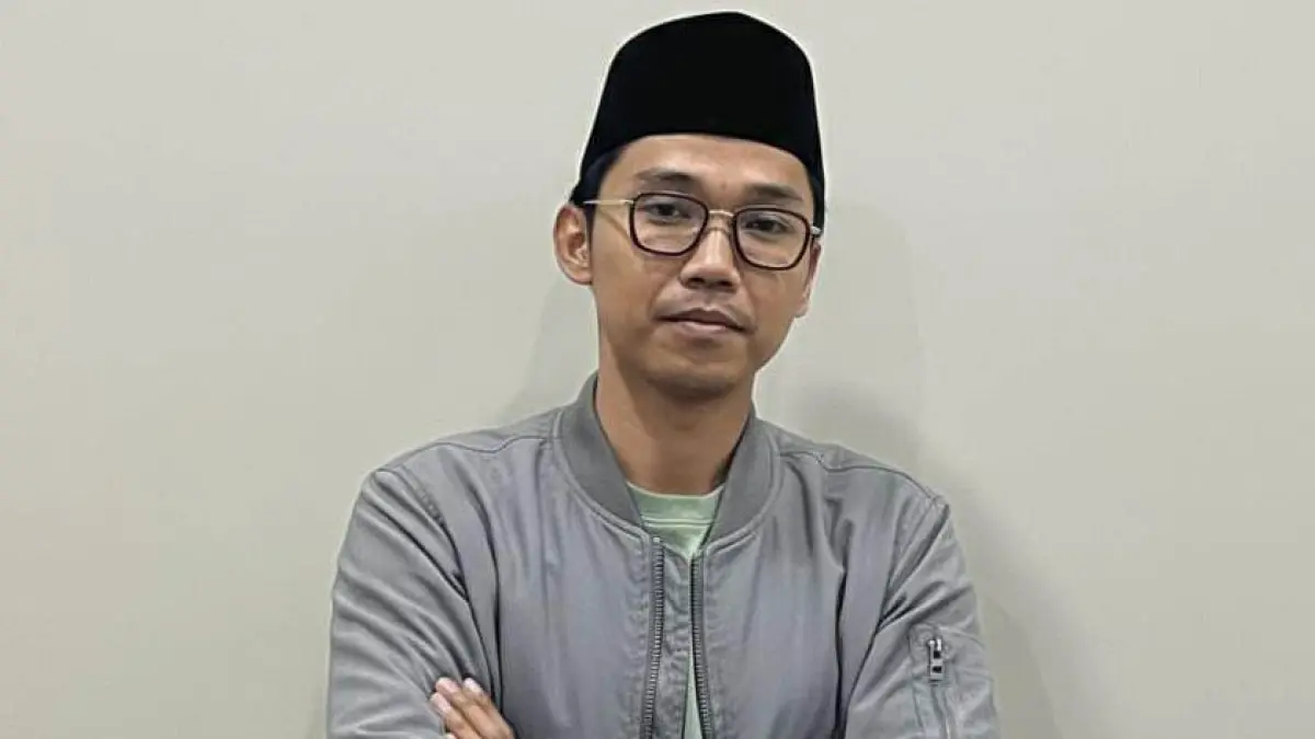 Hakam Al Faqih, Alumni Pondok Pesantren Bahrul Ulum Tambakberas, Jombang.