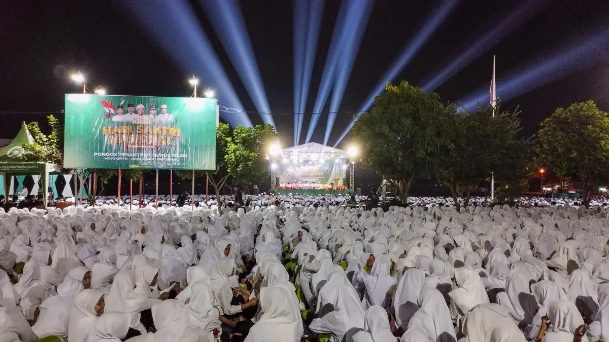 KADER NU: Ribuan santri Pondok Pesantren Nurul Islam (Nuris), Desa Tunggalpager, Kecamatan Pungging saat mengikuti Mujahadah Kebangsaan dalam rangka memperingati Hari Santri Nasional tahun 2025 lalu.