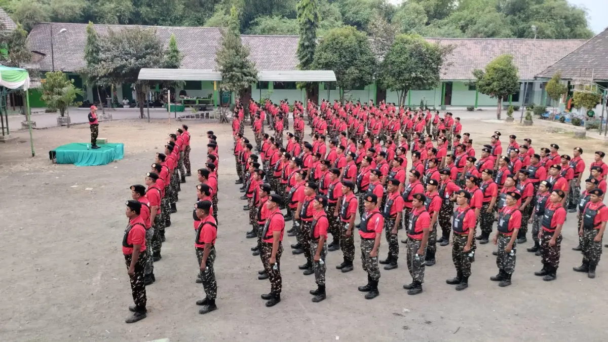 PANGGILAN ORGANISASI: Ratusan Banser di bawah naungan Satkorcab Banser Kabupaten Mojokerto saat mengikuti Susbalan di Desa Medali, Kecamatan Puri, beberapa waktu lalu. (Chariris JPRM)