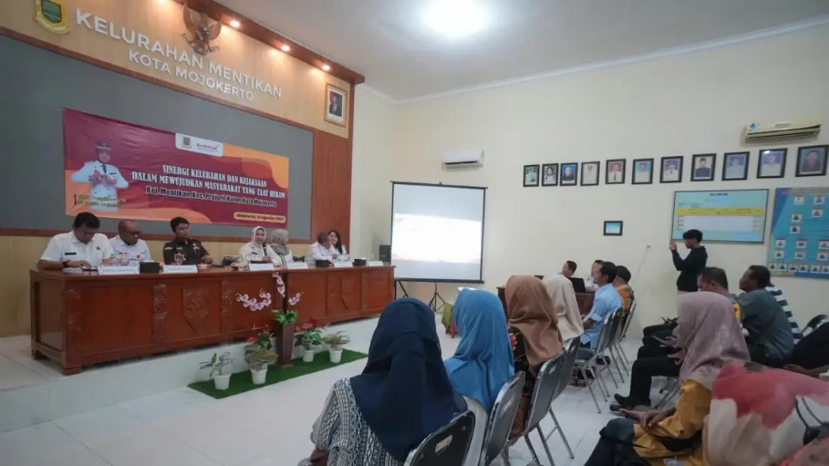 TAAT PAJAK: Sosialisasi pajak dan program Kelurahan Sadar Hukum di Kecamatan Prajurit Kulon, Kota Mojokerto, Rabu (12/8). (dok Pemkot Mojokerto for JPRM)