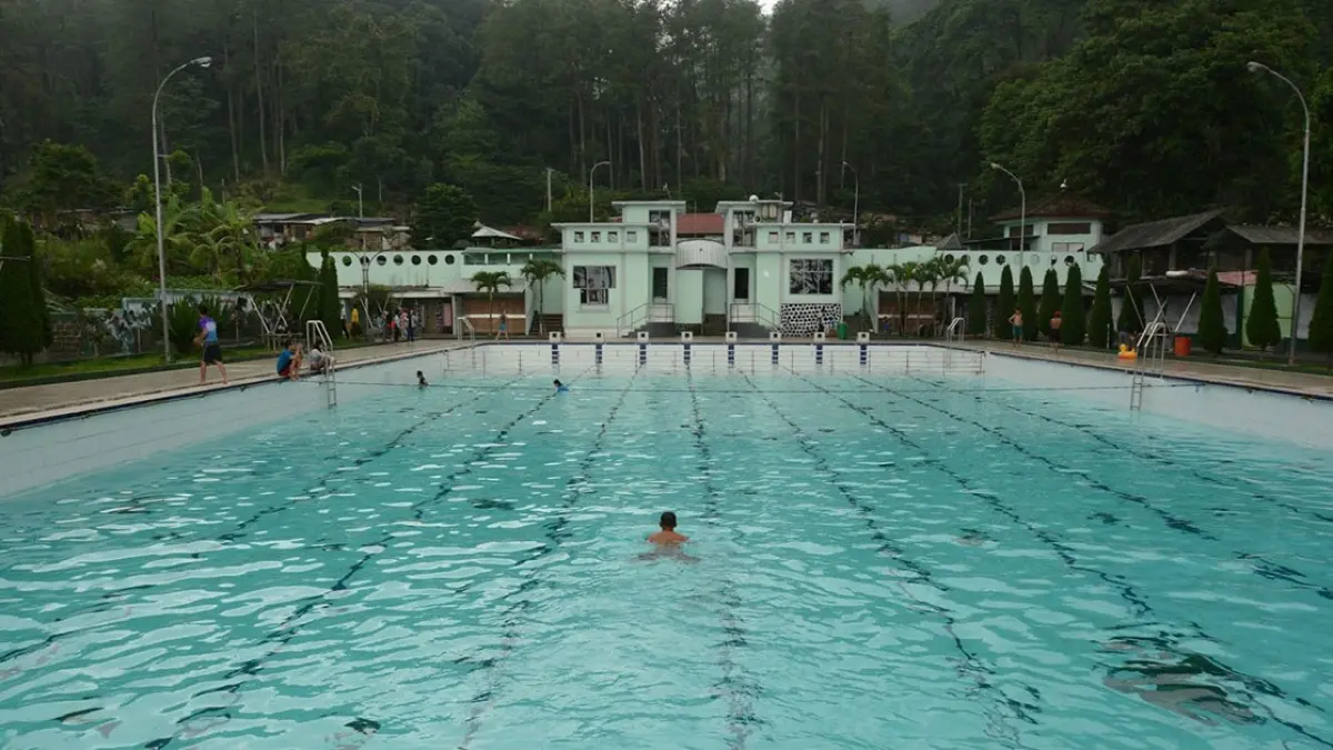 Kolam Pemandian Air Panas Yang Berada di Padusan 
