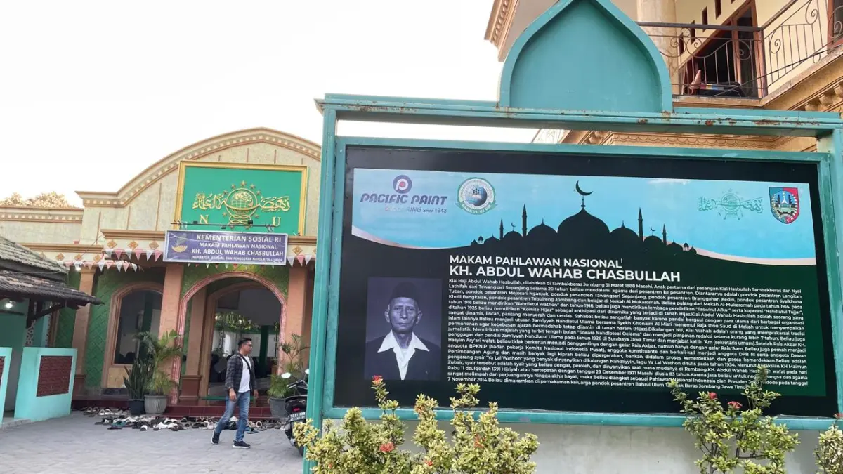 PAHLAWAN NASIONAL: Makam KH Abdul Wahab Chasbulloh di Lingkungan Pondok Pesantren Bahrul Ulum Tambakberas, Jombang, tak pernah sepi dari peziarah.