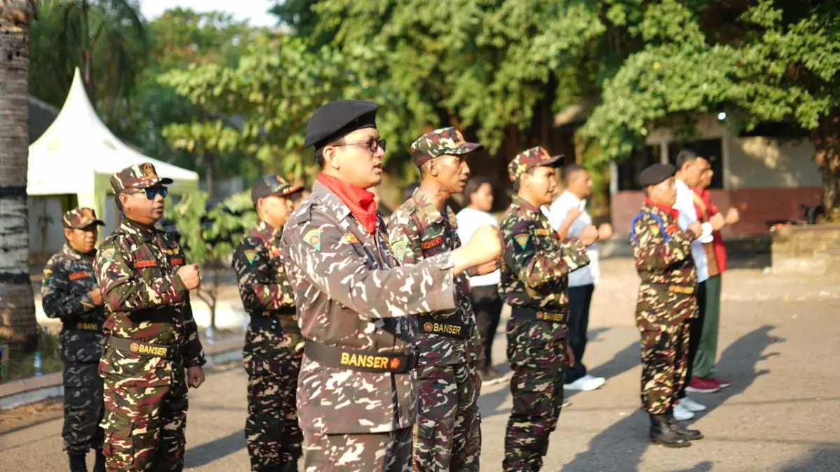 BERKHIDMAT: Banser Kota Mojokerto siap diterjunkan membantu pengamanan pelaksaan Muktamar ke-35 NU, di Pondok Pesantren Bahrul Ulum Tambakberas, Jombang.
