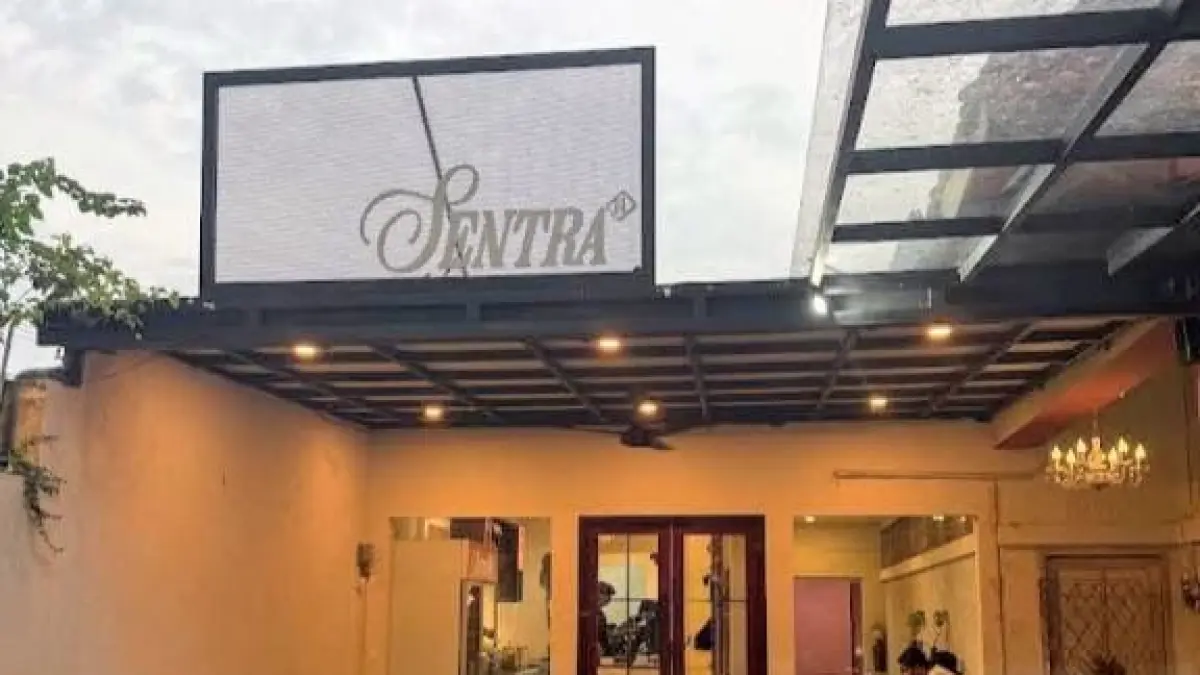 Kafe Sentra 14 di Mojokerto kini tampil lebih rapi dan kekinian, setelah melewati proses renovasi.