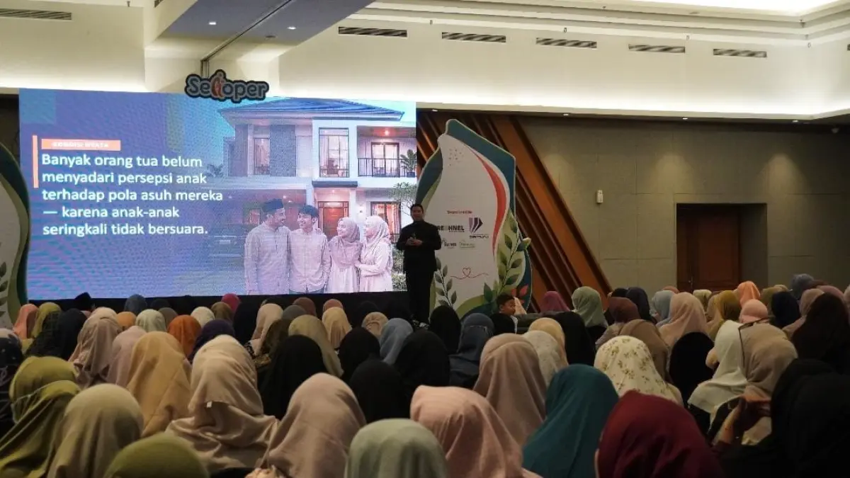 RUANG DISKUSI: Wali murid SIT Permata menyaksikan paparan materi dari Feri D. Sampurno dalam event tahunan Sekoper, Sabtu (22/8). 