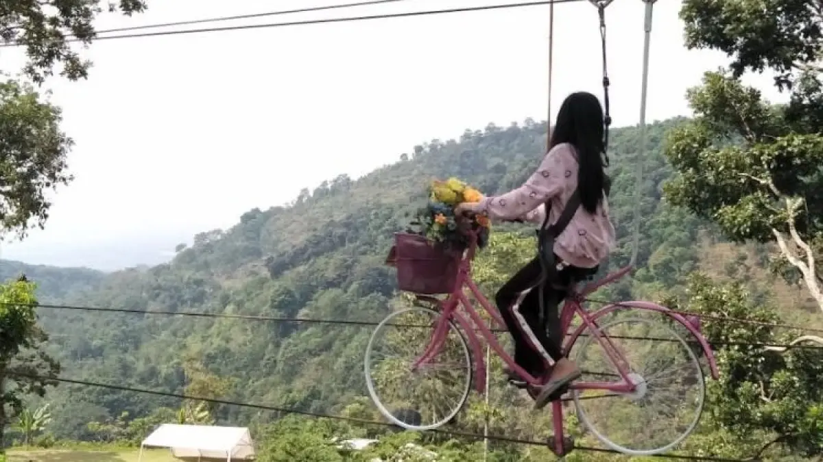 Salah satu wahana unik dan ekstrim yang berada di Duyung Trawas Hill