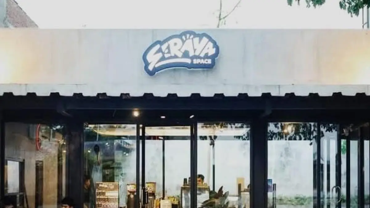 Seraya Space menjadi tempat favorit bagi anak muda, tidak hanya menang tempat kafe ini juga menyediakan beberapa menu lokal dan western.