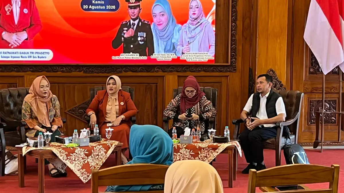 LITERASI KEUANGAN:&nbsp;Peserta mengikuti forum Perempuan Cerdas Finansial yang digelar GOW Kota Mojokerto di Balai Kota, Kamis (20/8). (dok Pemkot for JPRM)