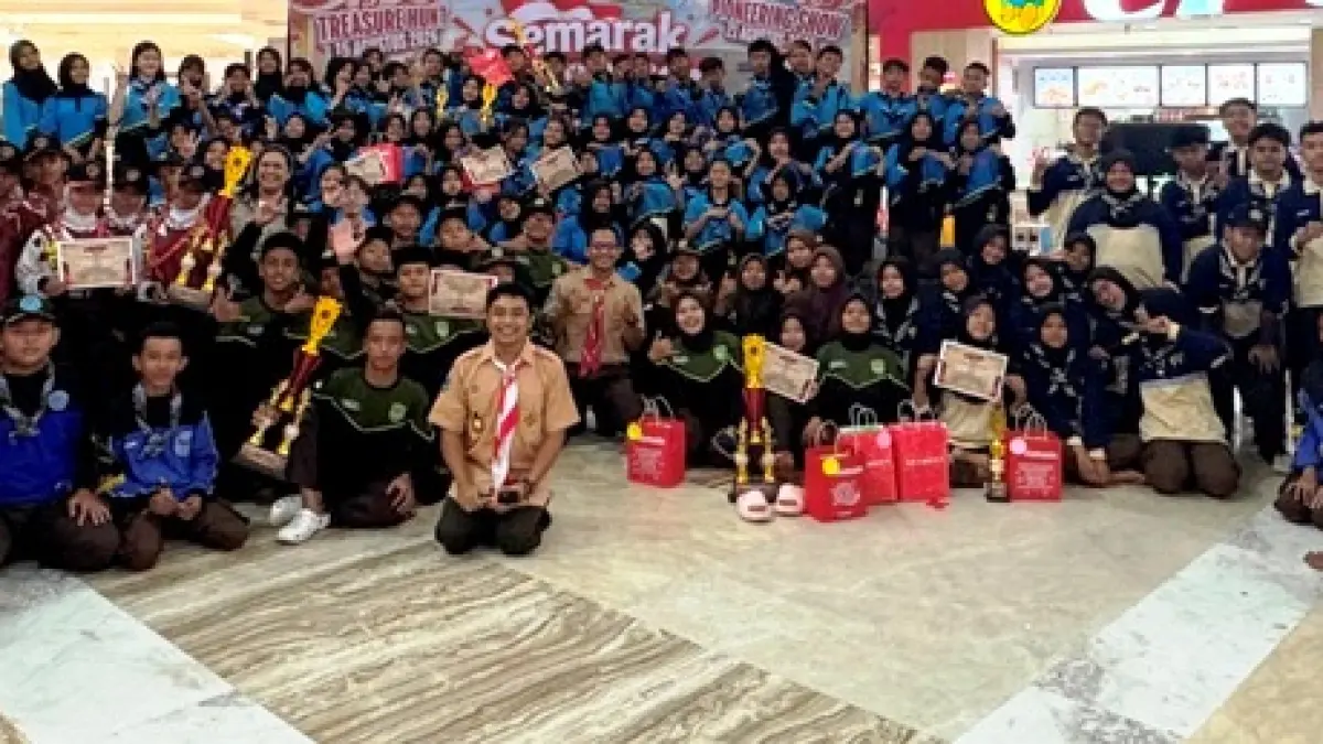 MERIAH: Seluruh peserta Sunrise Pioneering Show 2026 berfoto bersama pihak penyelenggara. (Dodik JPRM)