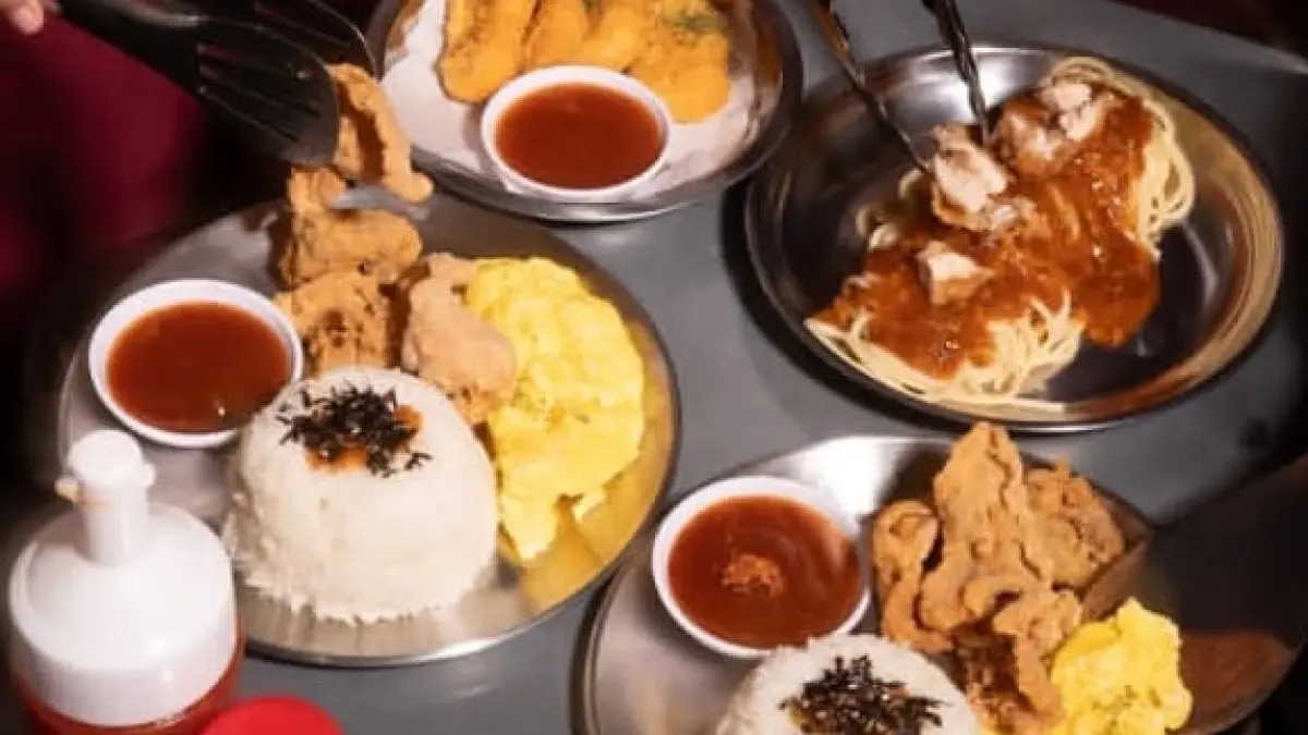 Tidak hanya tempatnya yang estetik, Miber Coffee & Chicken Bar juga memiliki menu hidangan makanan dengan cita rasa yang menarik untuk dicoba.