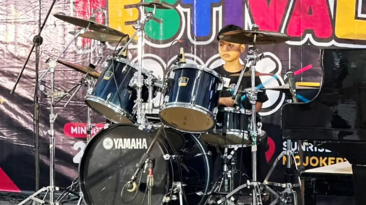 UNJUK BAKAT: Peserta menyuguhkan pertunjukan dengan berbagai jenis alat musik, mulai dari grand piano, drum, instrumen musik lainnya, hingga penampilan vokal.