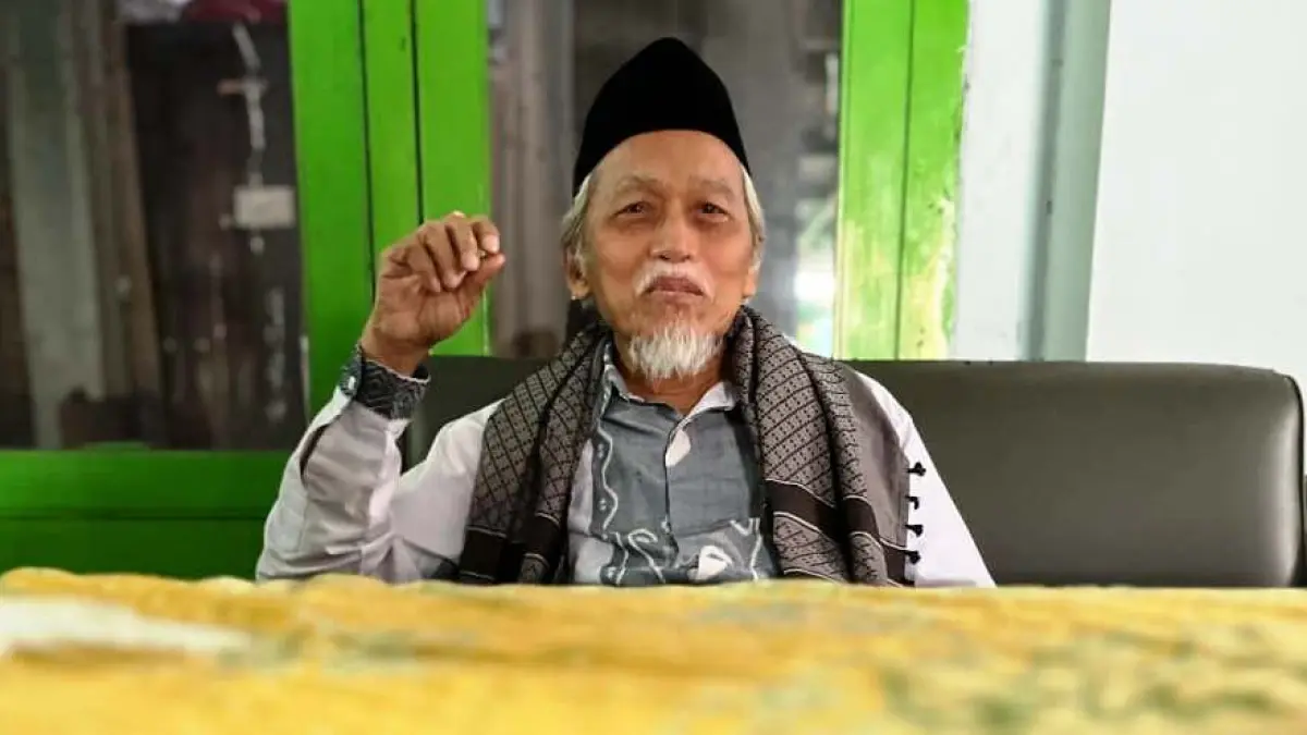 JAGA MARWAH: Rais Syuriah PCNU Kota Mojokerto KH Muthoharun Afif memberikan tanggapan atas perkembangan dinamika Muktamar ke-35 NU di Pondok Pesantren Bahrul Ulum (PPBU) Tambakberas, Jombang. (Farisma JPRM)