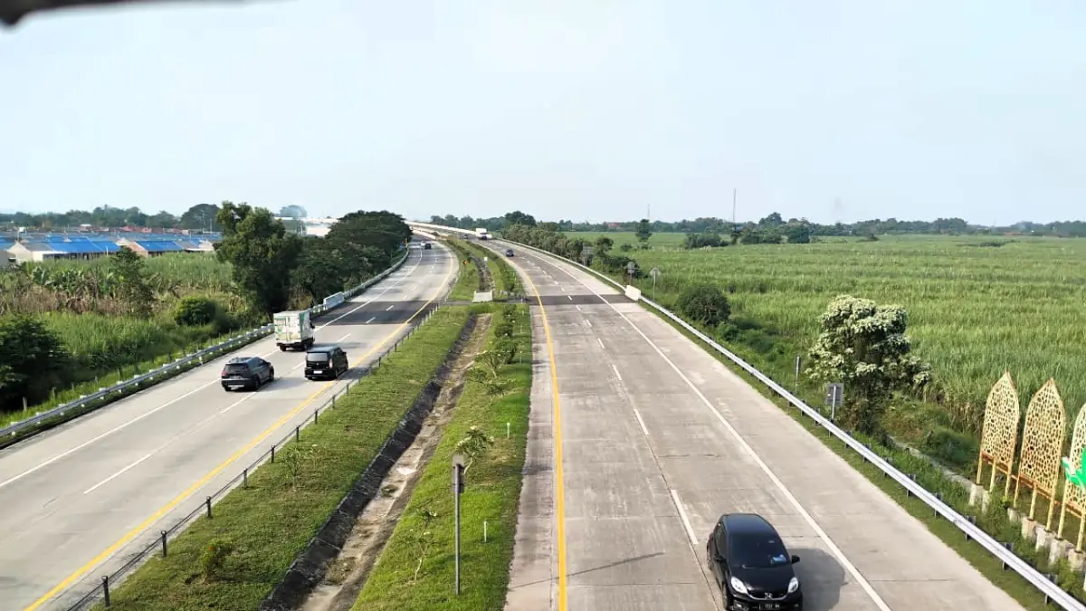 PENINGKATAN LALIN: Astra Tol Jomo bersama PJR Ditlantas Polda Jatim menyiapkan skema pengaturan lalin untuk antisipasi kemacetan di jalan tol.