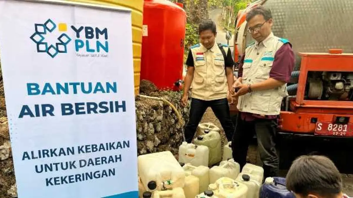 PT PLN (Persero) UP3 Mojokerto melalui Yayasan Baitul Maal (YBM) PLN berkolaborasi dengan BPBD Kabupaten Mojokerto dan PLN UIP JBTB menyalurkan bantuan air bersih bagi masyarakat di kaki Gunung Penanggungan, tepatnya di Dusun Telaga, Desa Kunjorowesi, Kecamatan Ngoro, Kabupaten Mojokerto, Jumat (28/08).