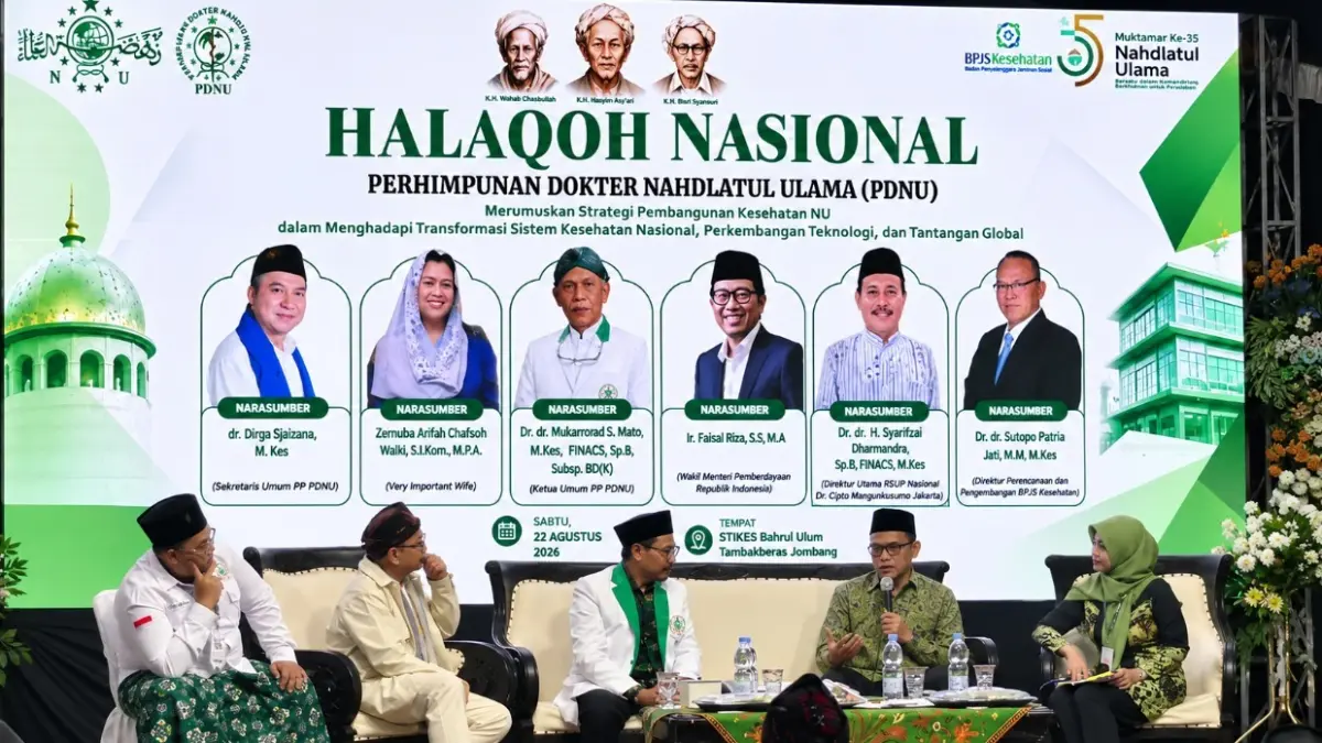 Perhimpunan Dokter Nahdlatul Ulama (PDNU) menggelar Halaqah Nasional dalam rangkaian Muktamar ke-35 Nahdlatul Ulama (NU) pada Sabtu (28/8). Kegiatan ini menjadi momentum untuk memperkuat silaturahmi sekaligus membangun sinergi dan kolaborasi dalam bidang kesehatan. Halaqah Nasional tersebut dihadiri oleh dokter dan pengurus PDNU dari berbagai wilayah di Indonesia.&nbsp;