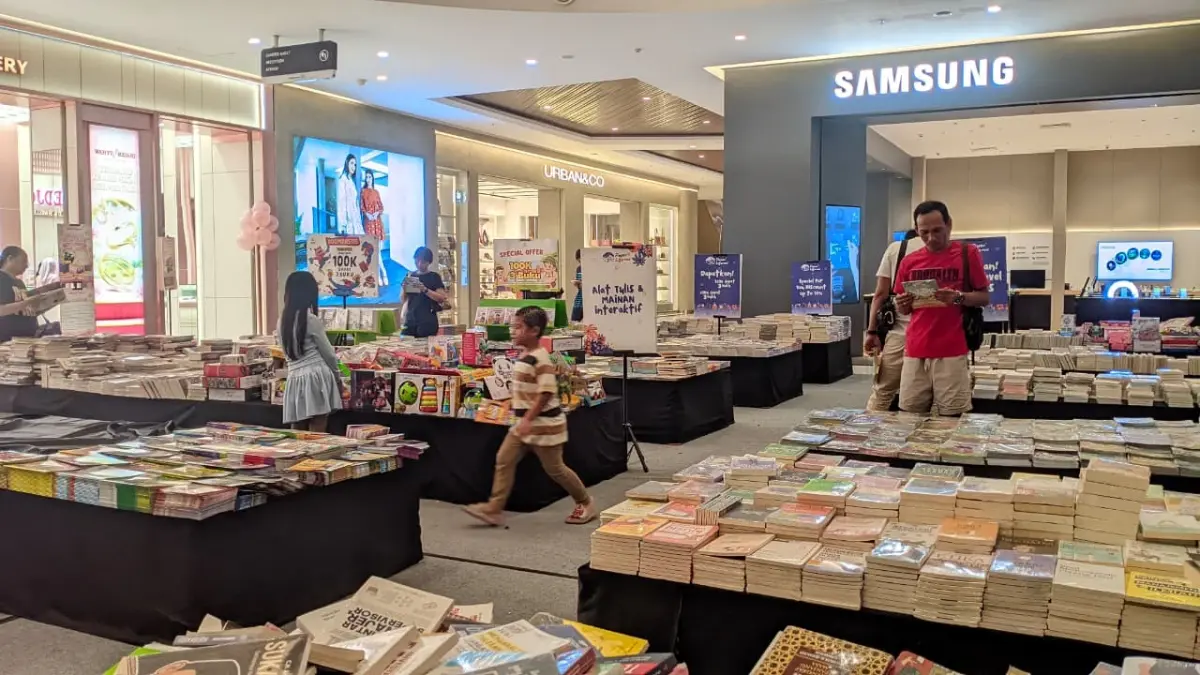 Pasar Literasi Hadir di Atrium Utama Aurora Sunrise Mall 2 Kota Mojokerto hingga 26 September, Ribuan Buku tersedia dengan diskon hingga 90% (Foto: Risma)
