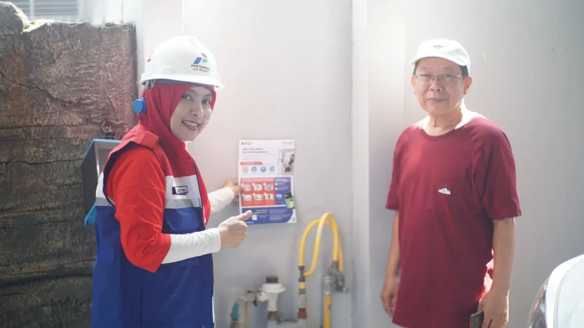 Petugas PGN memberikan edukasi kepada pelanggan di wilayah Sidoarjo dan Mojokerto dalam. (dok PGN for JPRM)