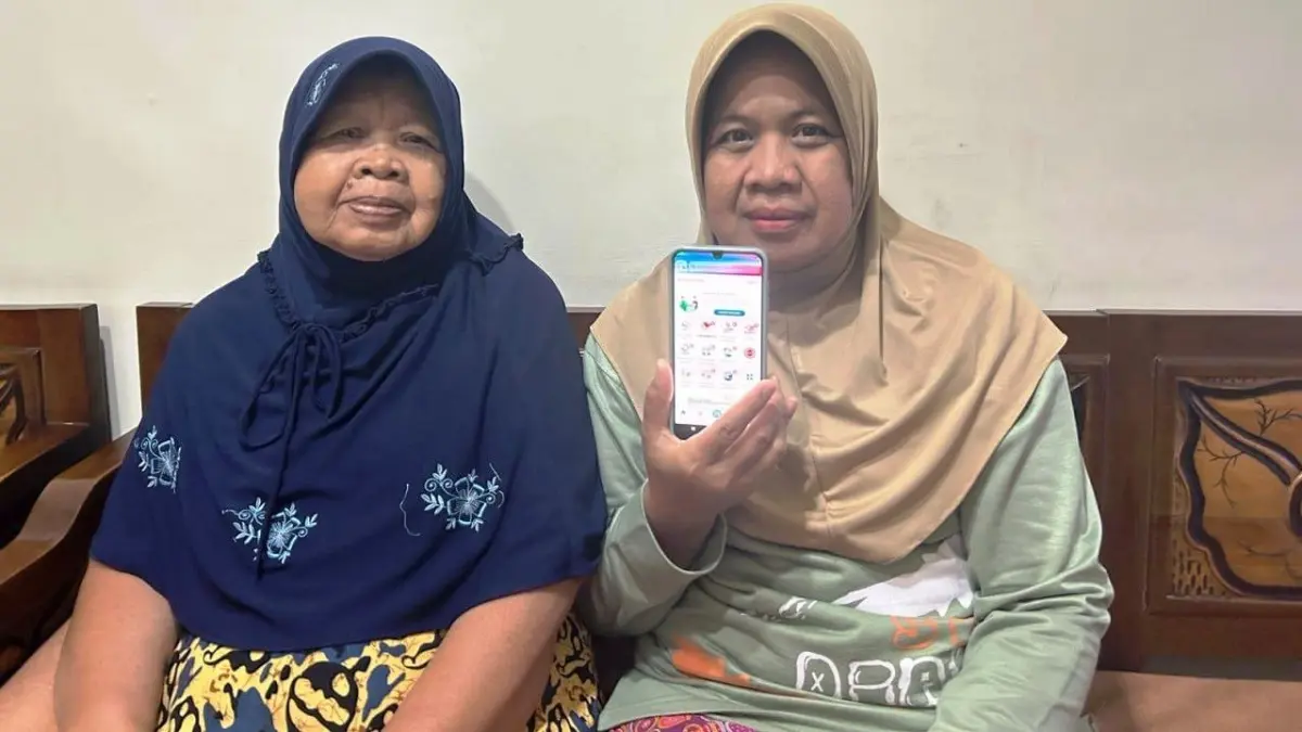 Sulastri (50) merupakan salah satu peserta Jaminan Kesehatan Nasional (JKN) yang merasakan manfaat program tersebut ketika mendampingi sang ibu menjalani pengobatan. 