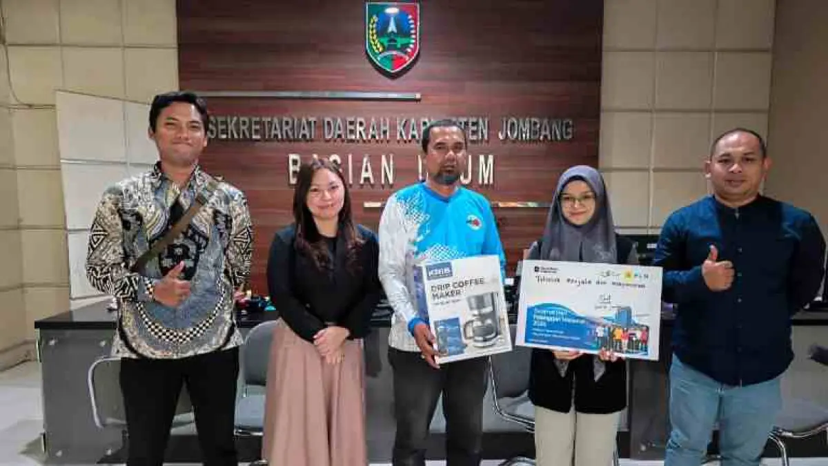 Peringatan Hari Pelanggan Nasional (HPN) 2026 dirayapakn UP3 PLN Mojokerto dengan berbagi hadiah kepada pelanggan loyal. 