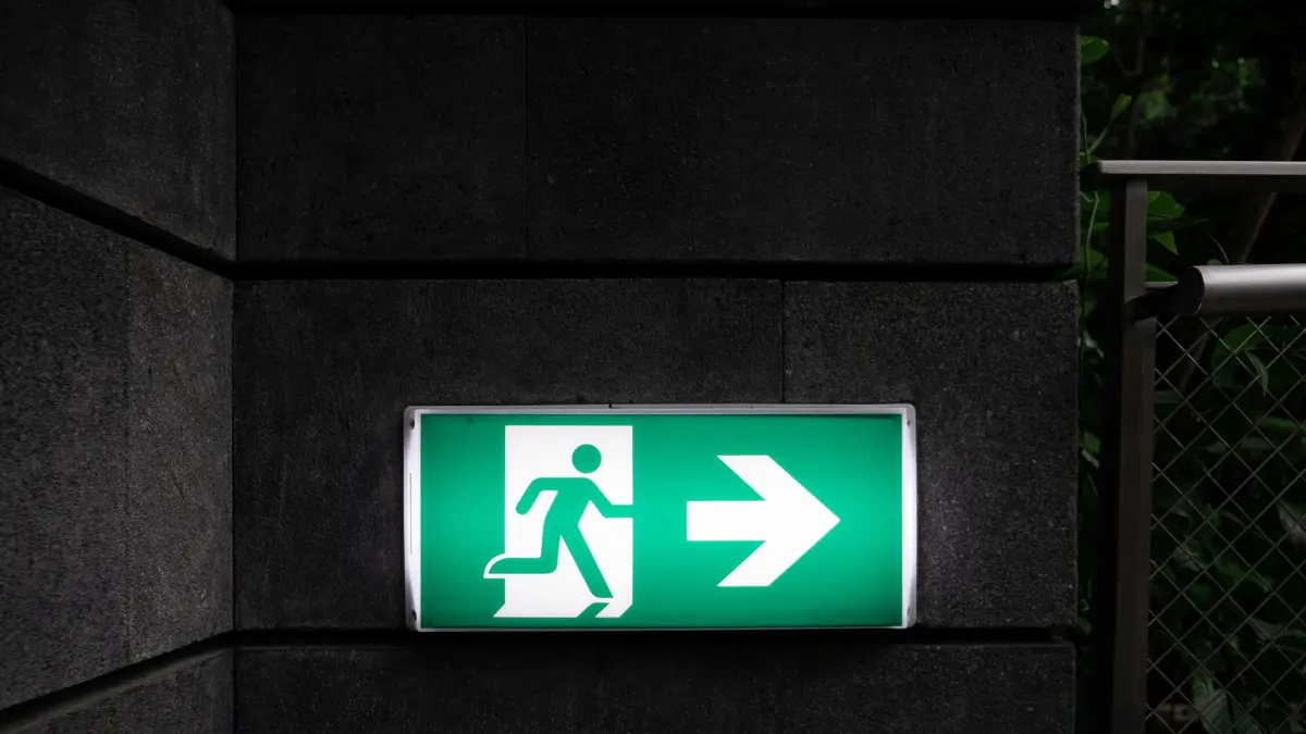 Pahami rute jalur evakuasi sebagai mitigasi bencana. (Foto: Andrew Teoh/Unsplash)