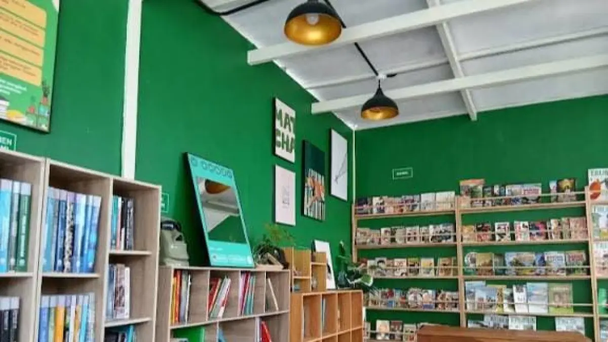 Menyatukan konsep kafe dan perpustakaan, Literasi Space menjadi tempat yang menarik untuk dikunjungi sendiri maupun bersama-sama.