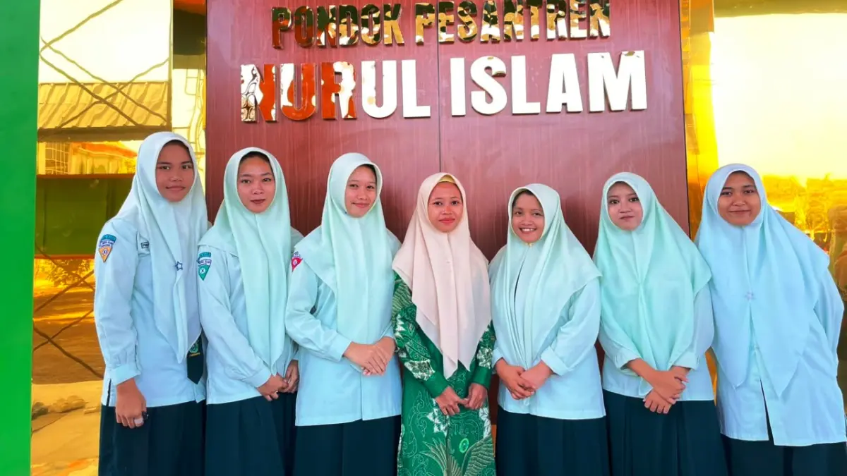 Oleh: Ayu Robiussani, Desvita Anggraini, Mahdalena, Najwatan Alya Rosyida, Nuril Alfiatun Najwa, Shiwi Mahmudah, dan Thalita Nasywa Shafiqoh. Siswa 12 Social Class 2 MA Nurul Islam. Pembimbing, Adis Aditya Nuzulia Rohmah, S.Pd.